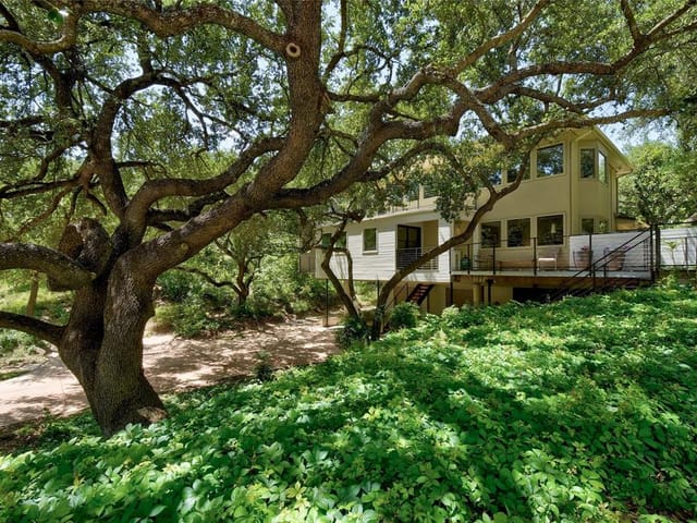 3915 Bonnell Dr