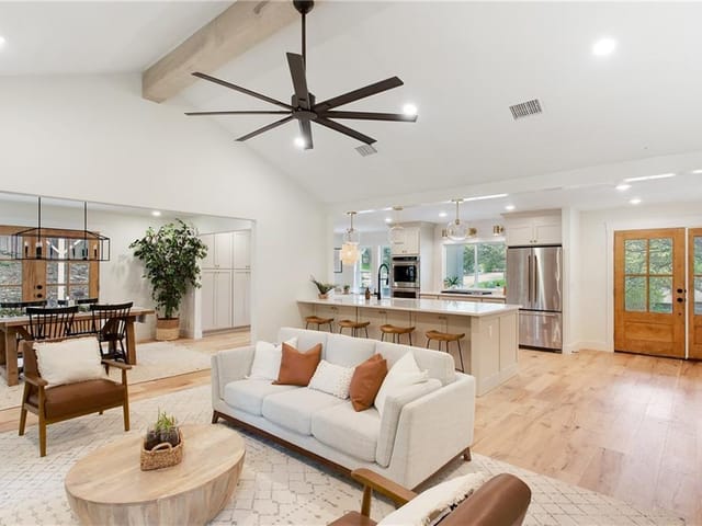 3915 Dry Creek Dr