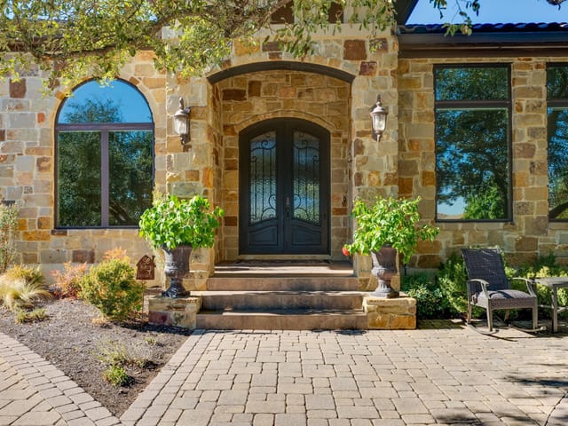 3916 Sugarloaf Dr