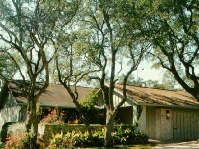 3917 GREYSTONE Dr