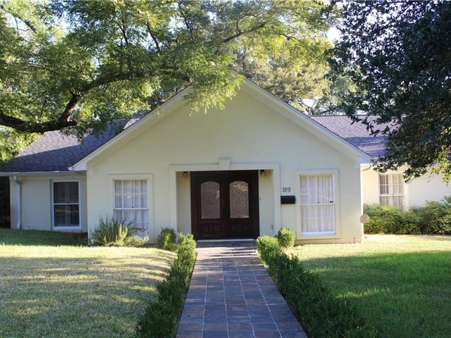 3919 Balcones Dr