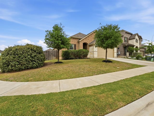 392 Algaroba Loop