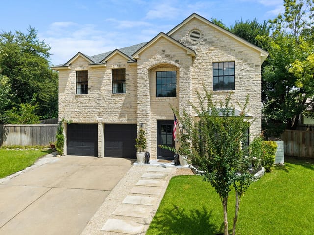 3923 Grayling LN