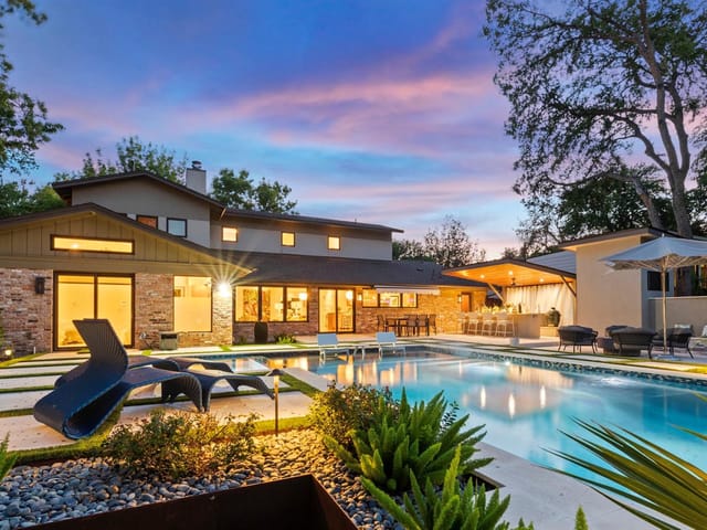 3925 BALCONES DR