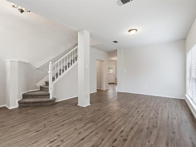 3925 Newland Dr