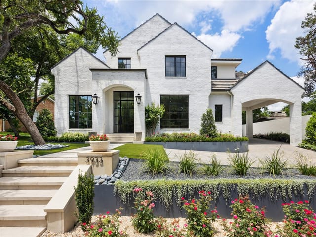 3933 Balcones Dr