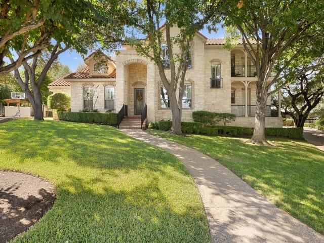 4  Glenway Ct