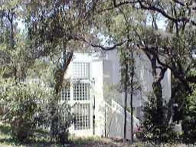 4 INWOOD CIR