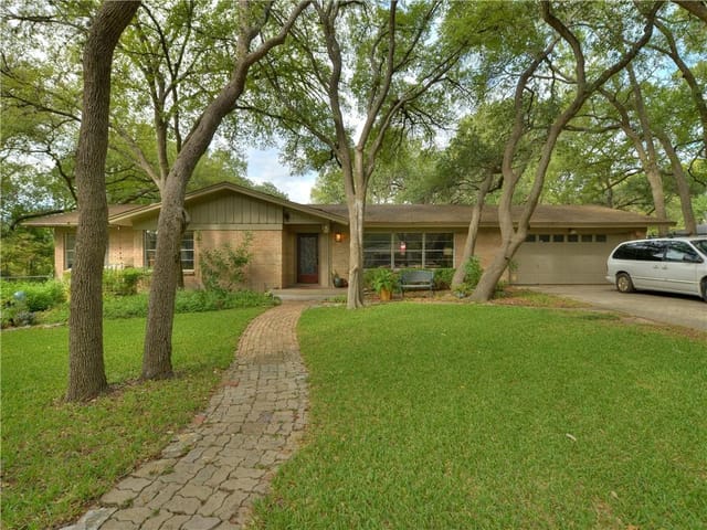4 Westgate Cir