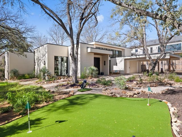 4 Westgate CIR
