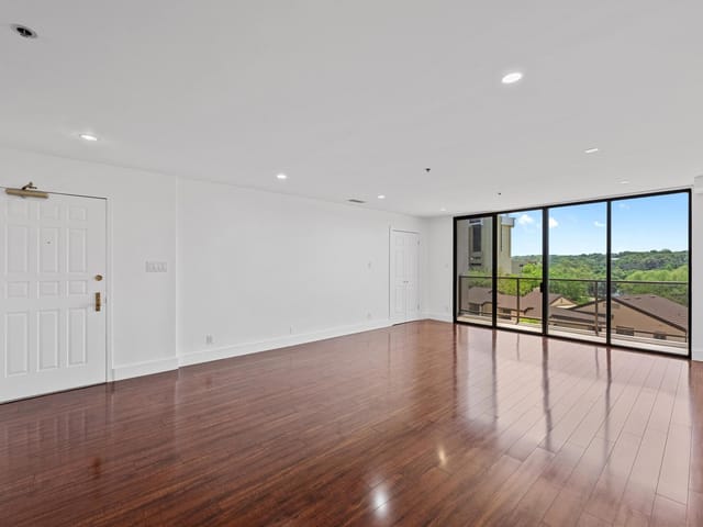 40 N Interstate Hwy 35 Unit #5B3