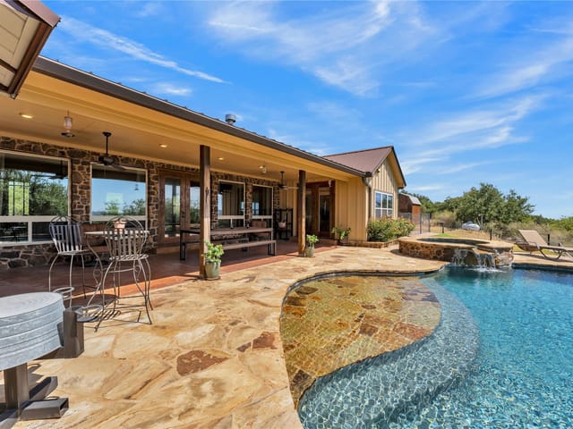 400 Darby LN