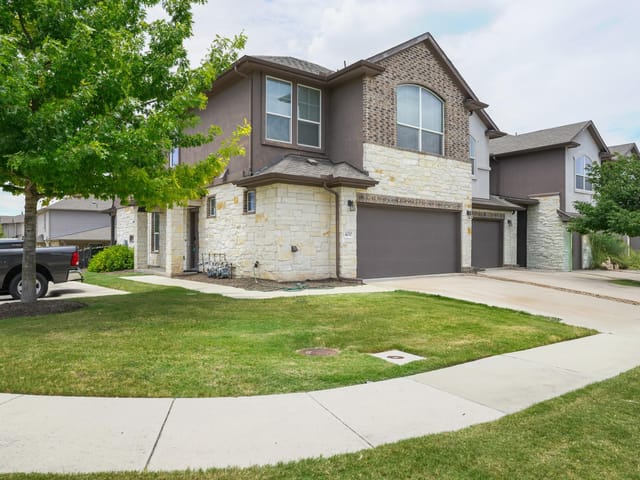 400 Epiphany LN