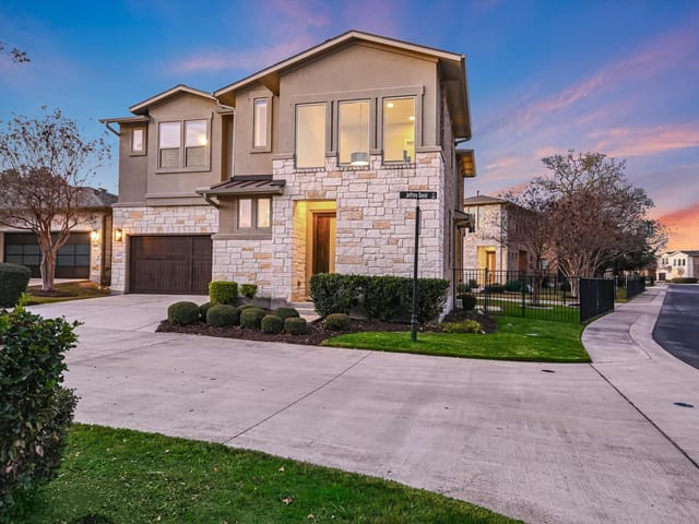 400 Jeffrey David Ln E