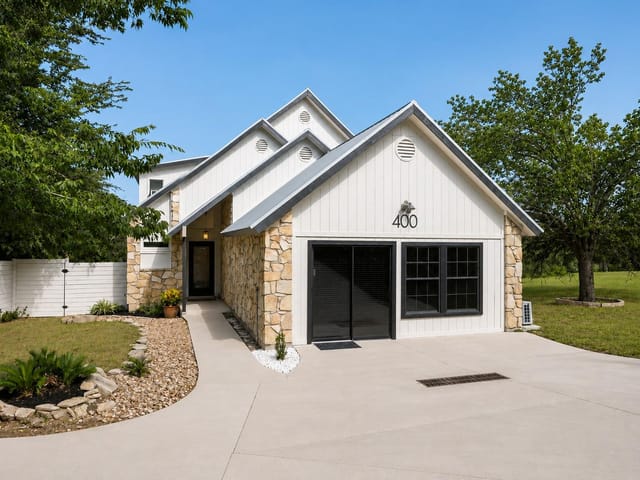 400 N Laurelwood DR