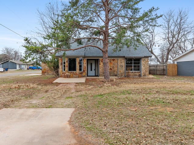 400 N River Oaks Dr