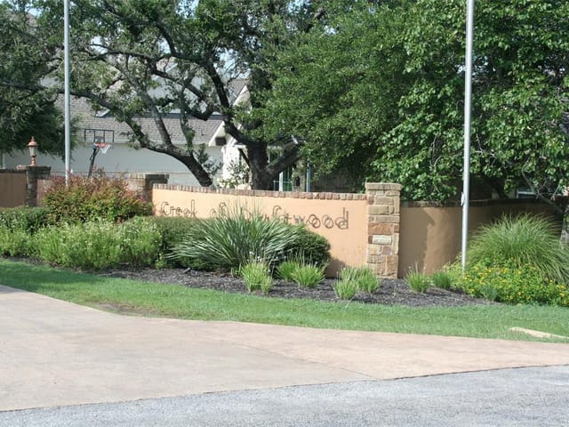 400 Onion Creek LN