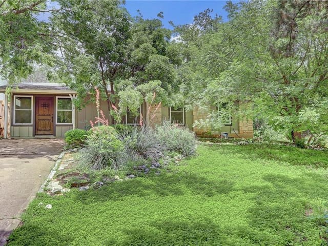 400 Post Road Dr