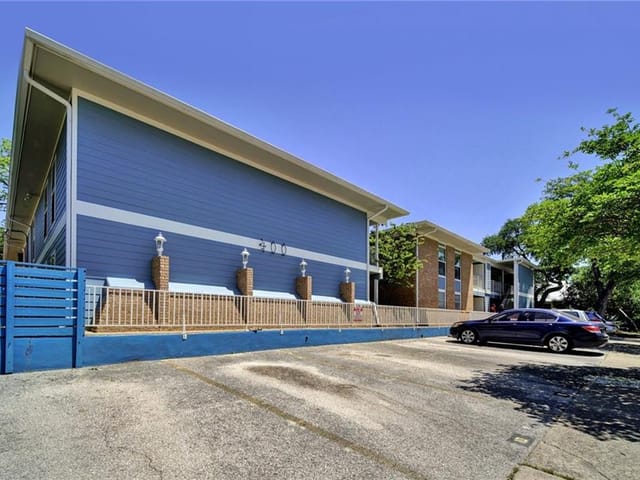 400 W 35th St Unit #105