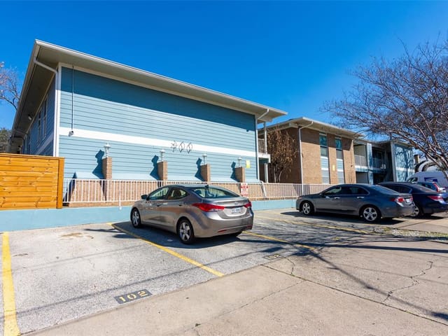 400 W 35th St Unit #110