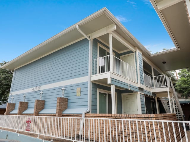 400 W 35th ST Unit #201