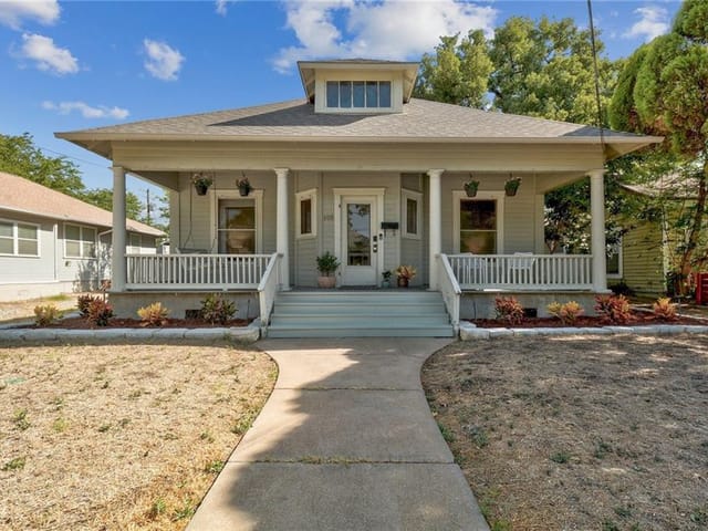 400 W 37th St