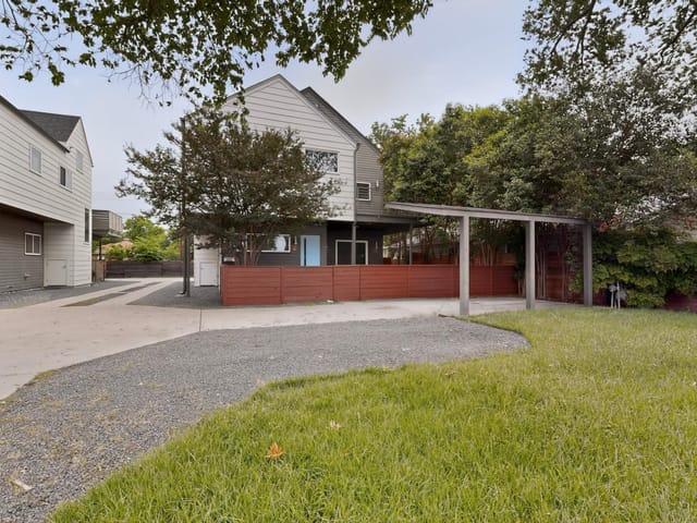 400 W 51st St Unit #A