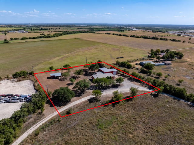View 400 Windy Hill School RD in Manchaca A Sur Tr 08 W Pt Aka G 400 Windy Hill School RD - property photo 1 - Luxury home in Manchaca A Sur Tr 08 W Pt Aka G, Georgetown, TX