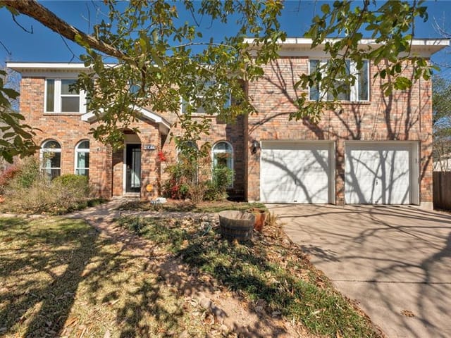 4002 Aldama Dr