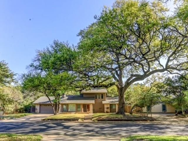 4004 Austin Woods Dr