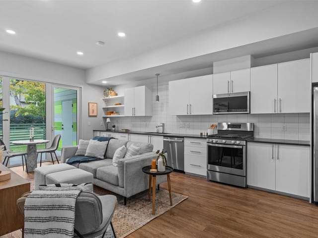 4004 Banister LN Unit #112