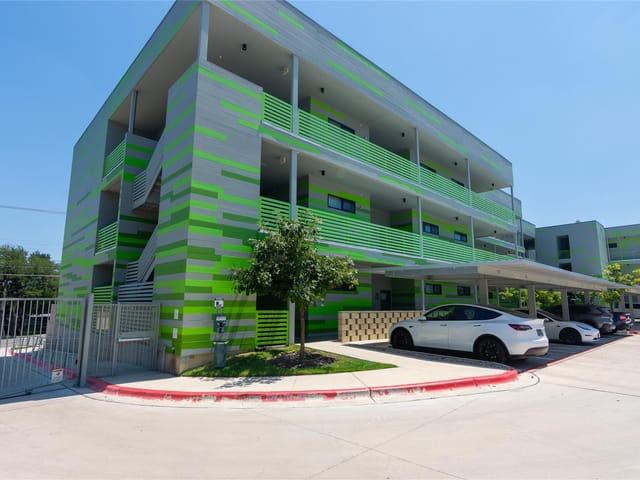 4004 Banister LN Unit #208
