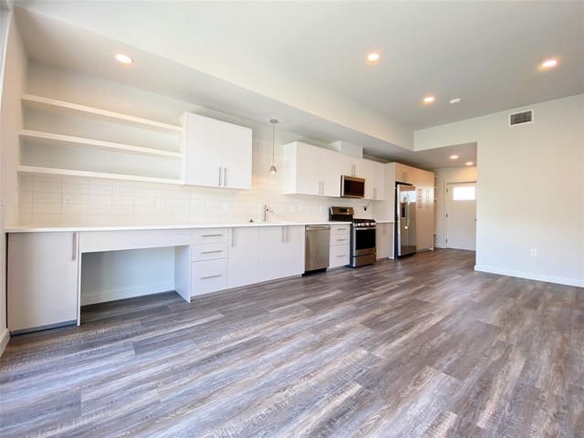 4004 Banister LN Unit #212