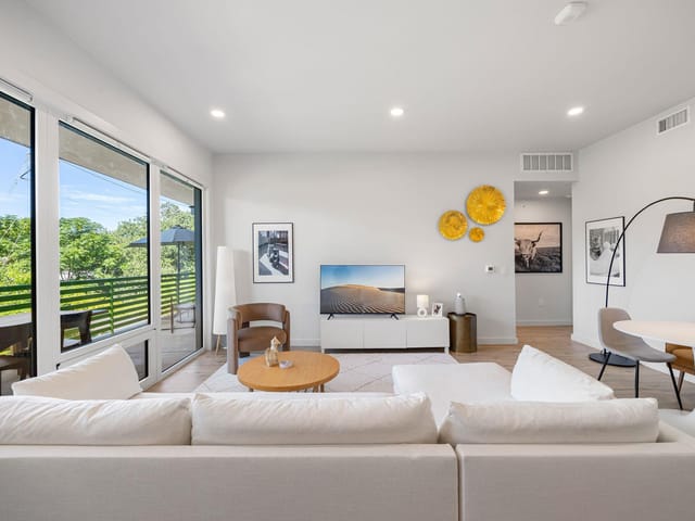 4004 Banister LN Unit #215