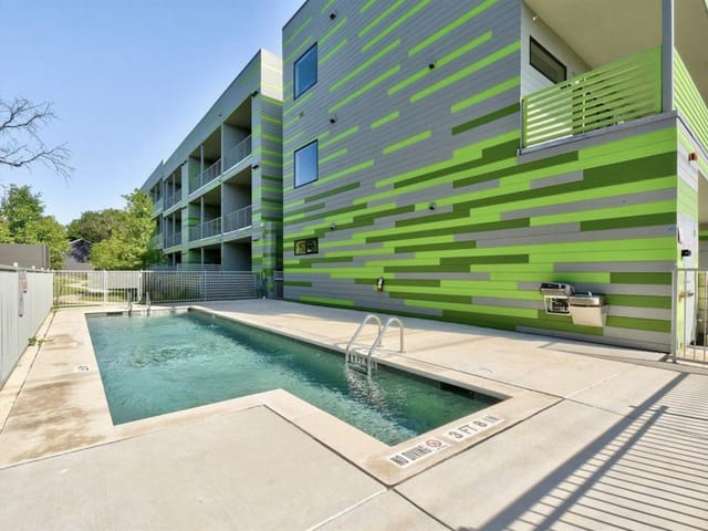 4004 Banister LN Unit #305