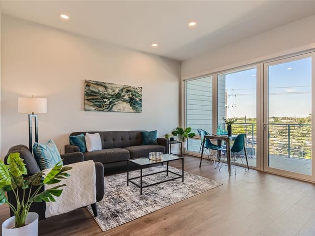 4004 Banister LN Unit #306