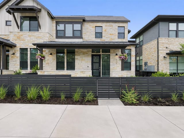 4004 Diligence Dr