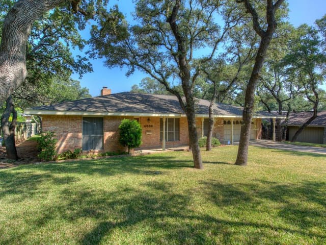 4004 Edgerock Dr