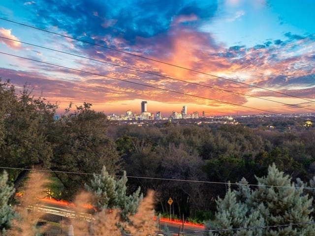4005 Balcones DR