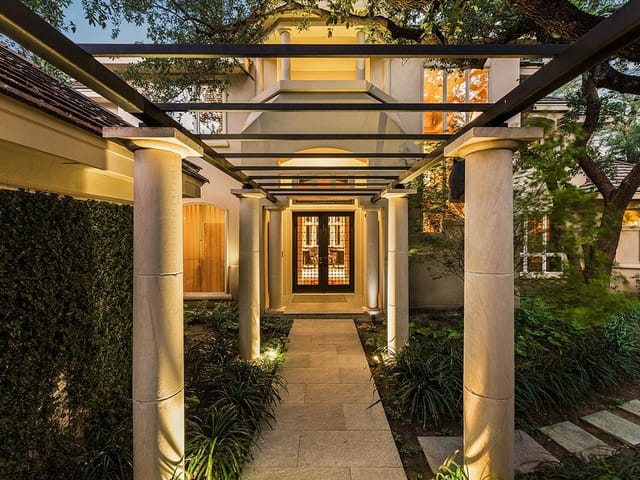 4005 Enclave Mesa CIR - front exterior - Luxury home in Enclave At Mesa Sec 01, Austin, TX