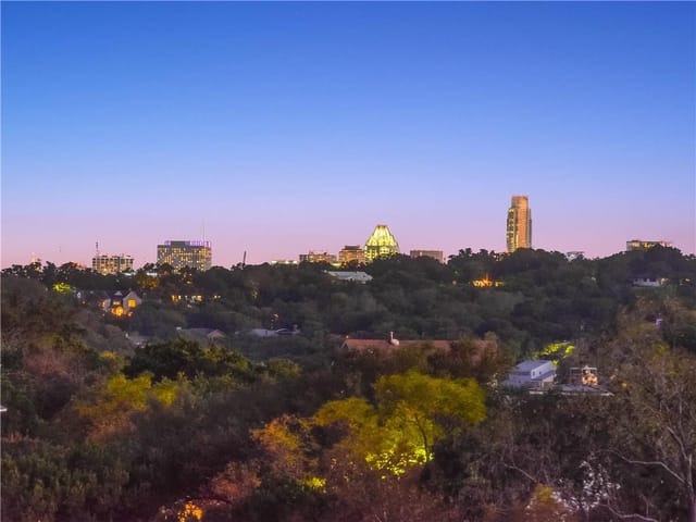 4005 Mesa Cv