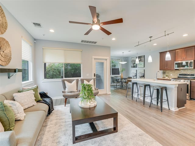4006 Valley View RD Unit #A