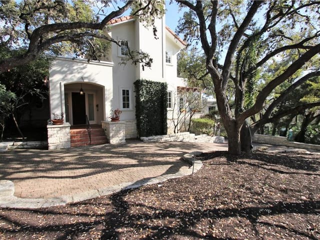 4007 Balcones Dr