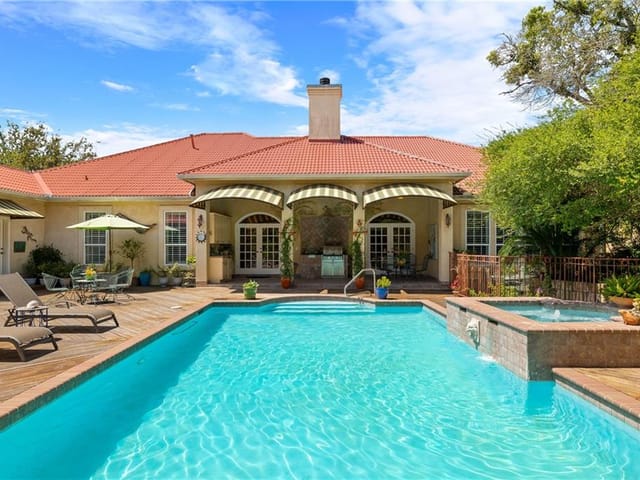 4008 Walnut Clay Dr