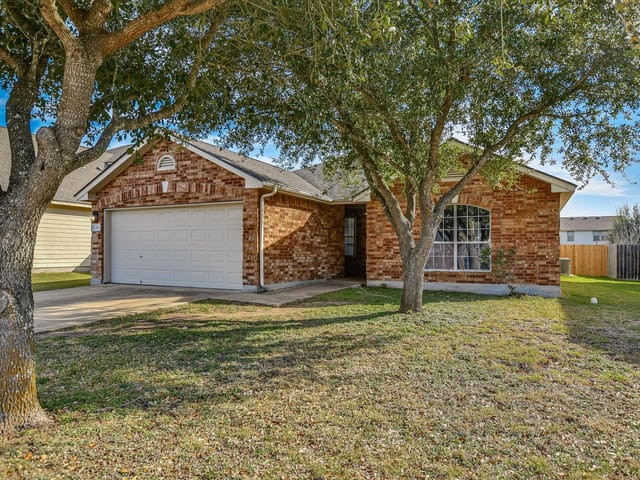 401 Bandara Woods BLVD