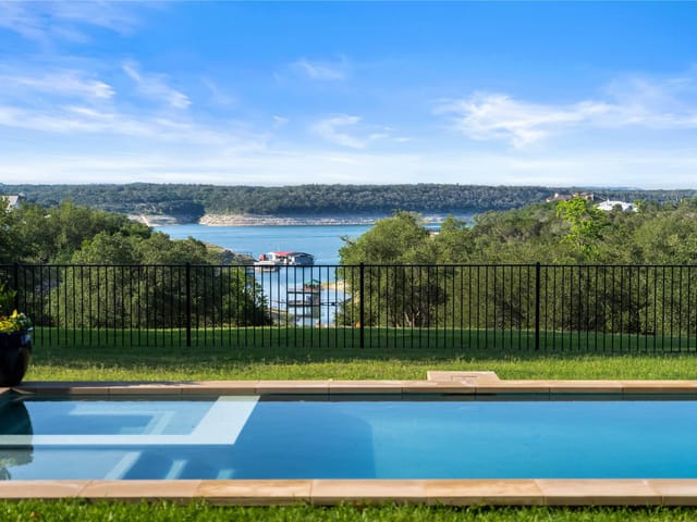 401 Brooks Hollow Rd - front exterior - Luxury home in Coves At Lakeway, Lakeway, TX