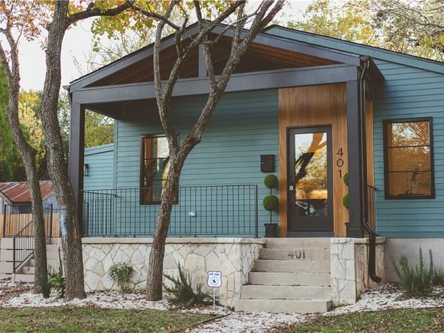 401 Lockhart Dr