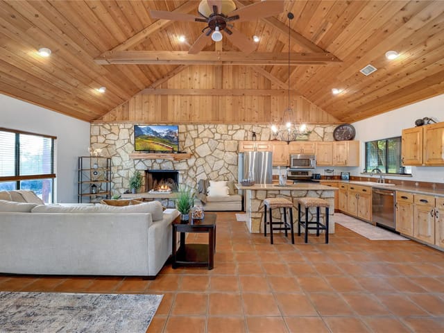 401 Madrone Canyon DR
