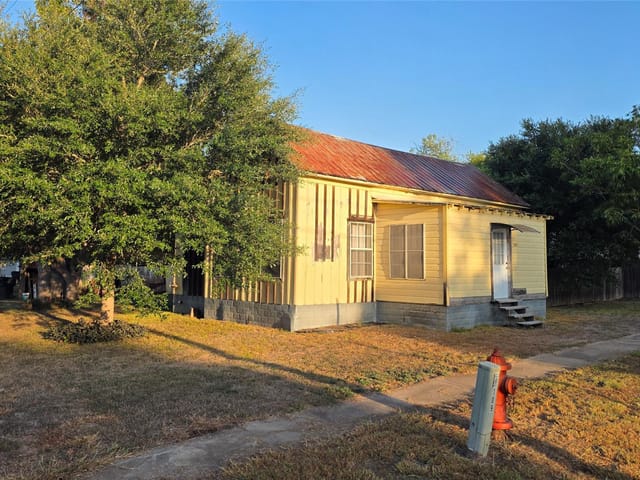 401 N Pecan ST