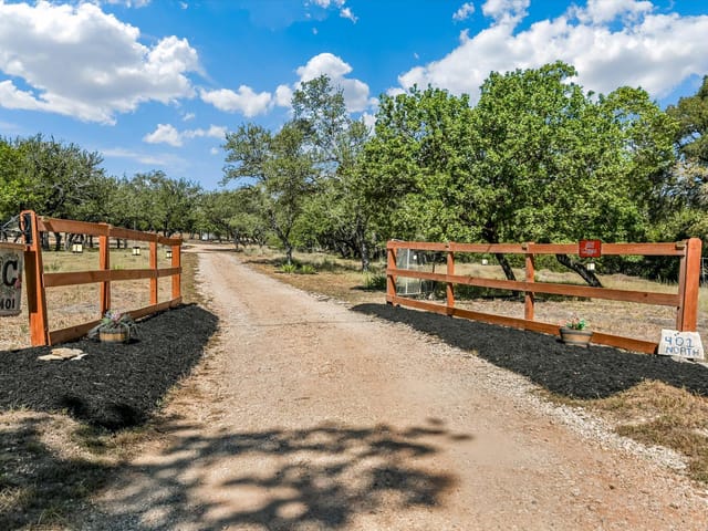 401 N RAINBOW RANCH RD
